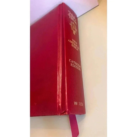 New American Holy Bible Catholic Edition Red Leather Bound 1970’s large heavy gi - Picture 12 of 15